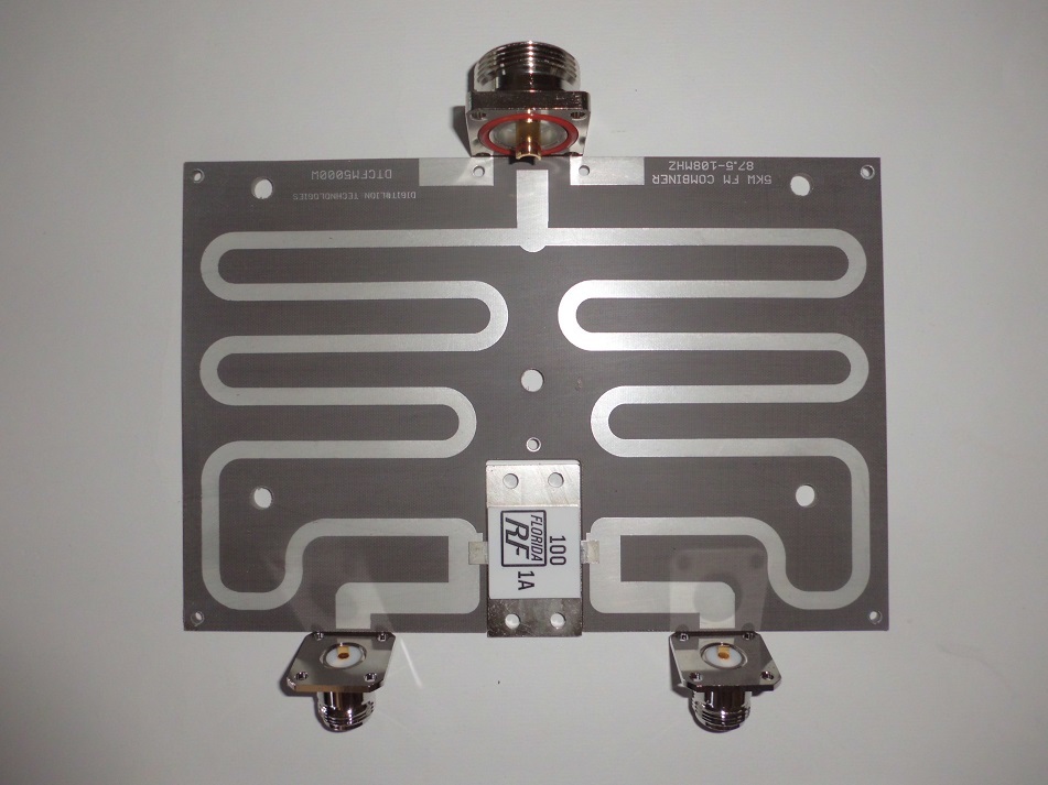Module Combinateur FM Broadcast 5000W - 88-108 MHz - DT Modèle DTCFM5000W - Neuf