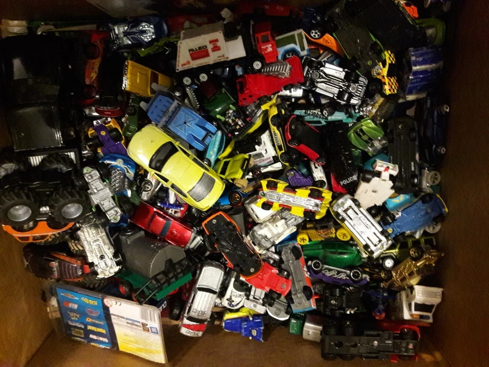 🔥LOTE de coches fundidos a presión - MATCHBOX, Hot Wheels, Ect Grab Bag Lote 40 SIN BUSCAR🔥 Foto 2 de 4