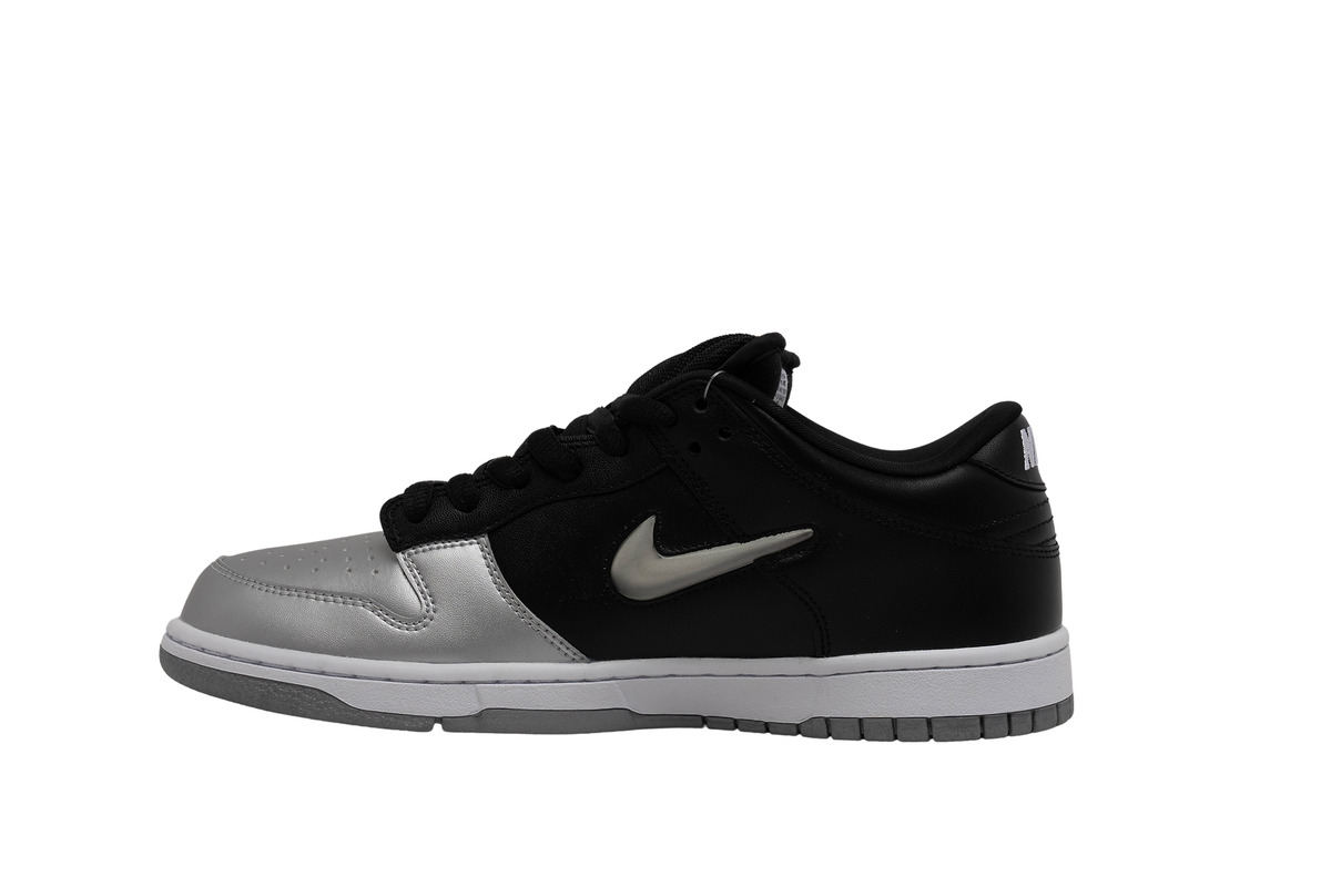 Nike Supreme x Dunk SB QS Low Metallic Silver