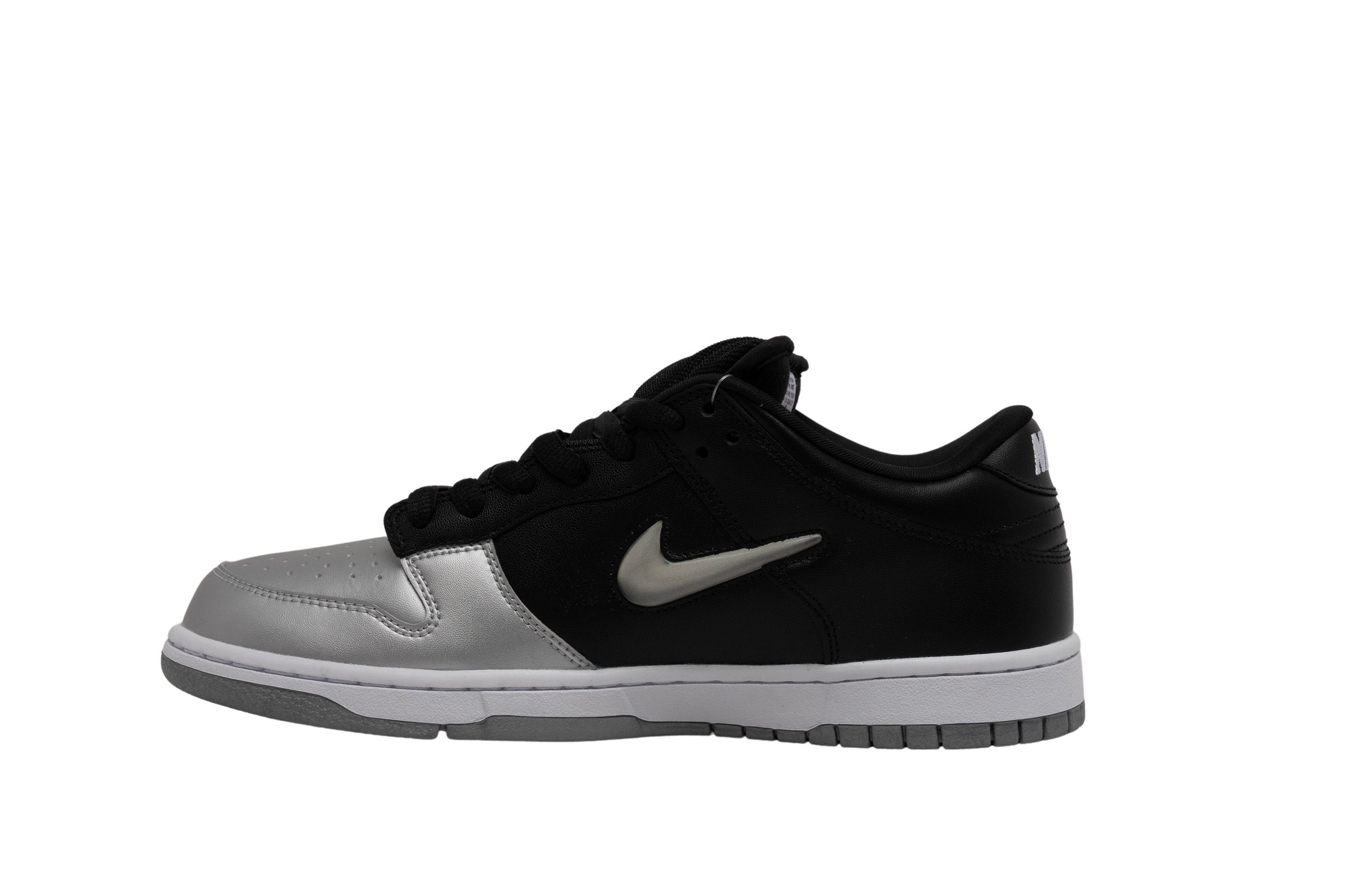 Nike SB Dunk Low QS x Supreme Metallic Silver 2019