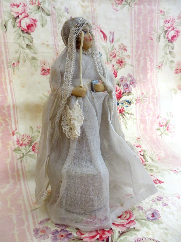 TRES ANCIENNE POUPEE COMMUNIANTE EN CIRE 1925 SUR BOITE DE DRAGEES RELIGION - Photo 4/4