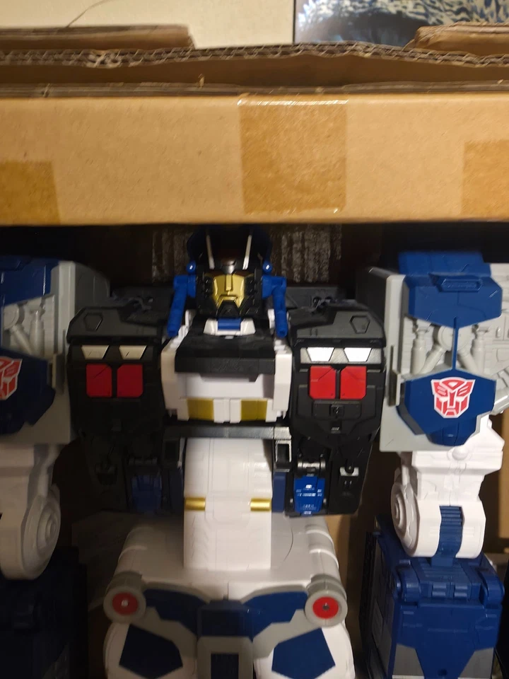 Transformers: Legacy Titan Cybertron Universe Metroplex - Image 4 of 4