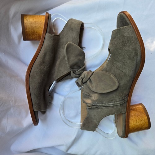 Bernardo Womens Lizzie Sandals 7 Taupe Suede Peep Toe Slingback Heels Cottage - Picture 5 of 11