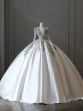 Long Sleeve Stain Wedding Dresses V-neck Lace Appliques Tulle Bride Gown Train