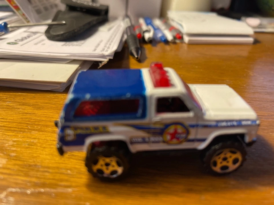 1983 Matchbox Metro Police White 4x4 Chevy Blazer, Made in China - Image 2 of 4
