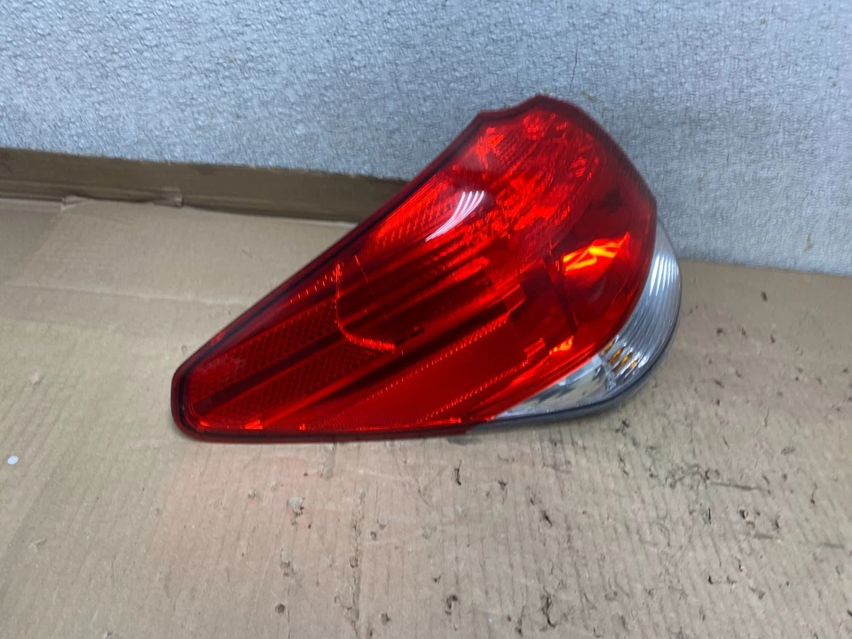 Luz trasera lateral izquierda conductor Subaru Outback Wagon 2010-2014 OEM U3114 DW Foto 3 de 4