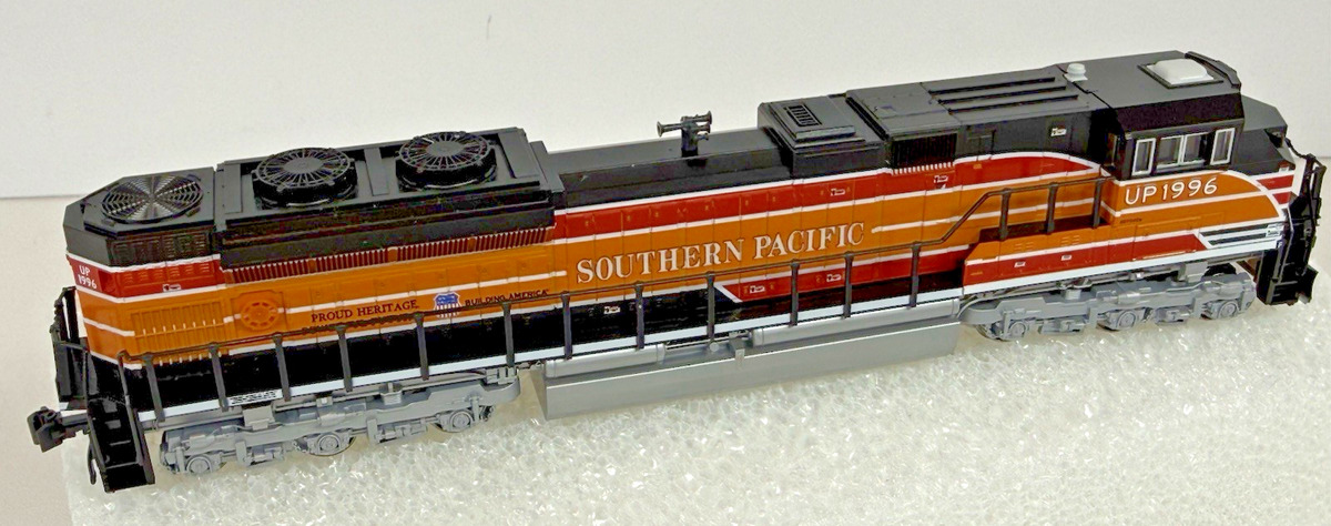 Kato 176-8406 EMD SD70ACe Southern Pacific UP 1996 SP Heritage
