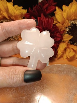 Mangano Calcite Clover, UV Reactive, 2'' X 2''