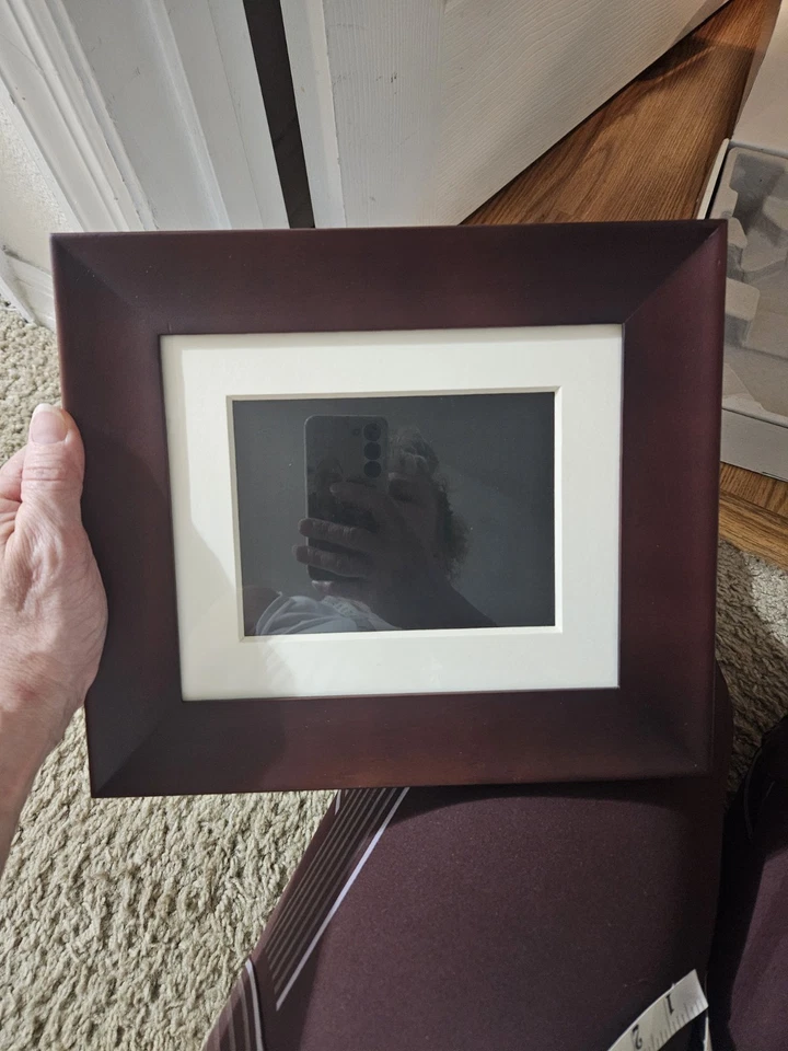 Philips 7" Home Essentials Digital Photoframe SPF3407D/G7 Brown Wood LCD - Image 4 of 4