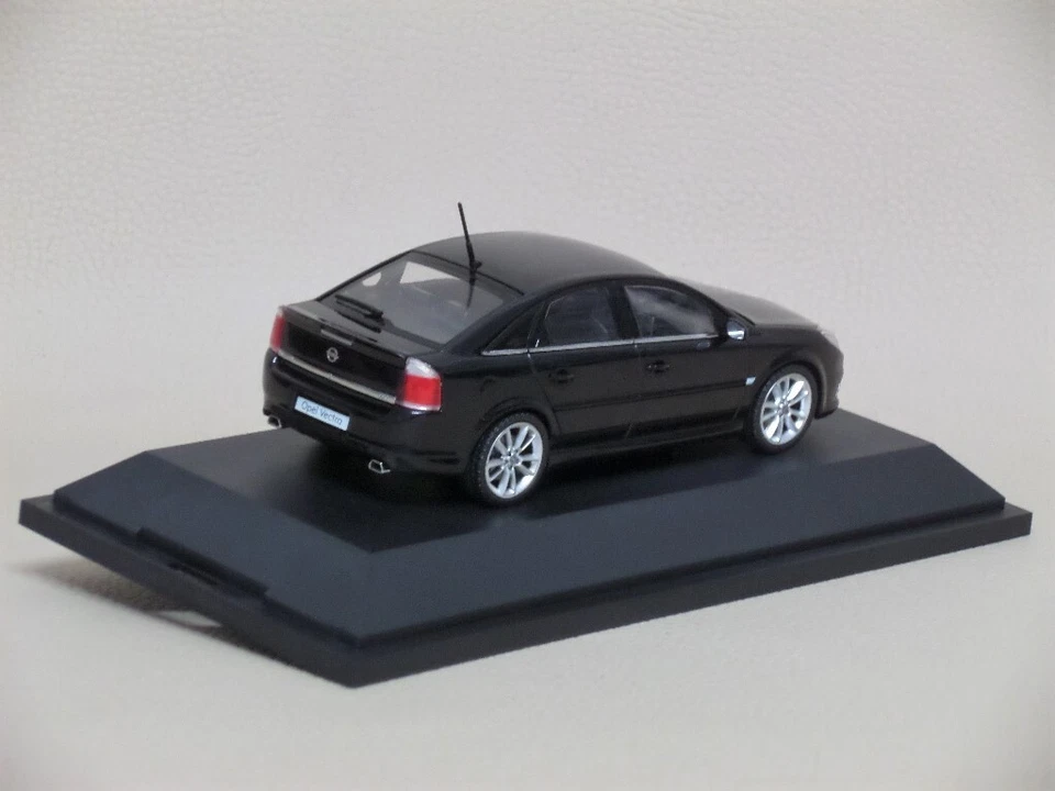 OPEL VECTRA OPC 2004 NERA BLACK MET. SCHUCO 1/43 NO IXO NOREV I-SCALE MiNiCHAMPS - Immagine 2 di 3