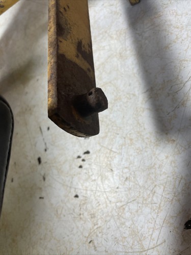 Cub Cadet IH lift handle assembly - Picture 4 of 4