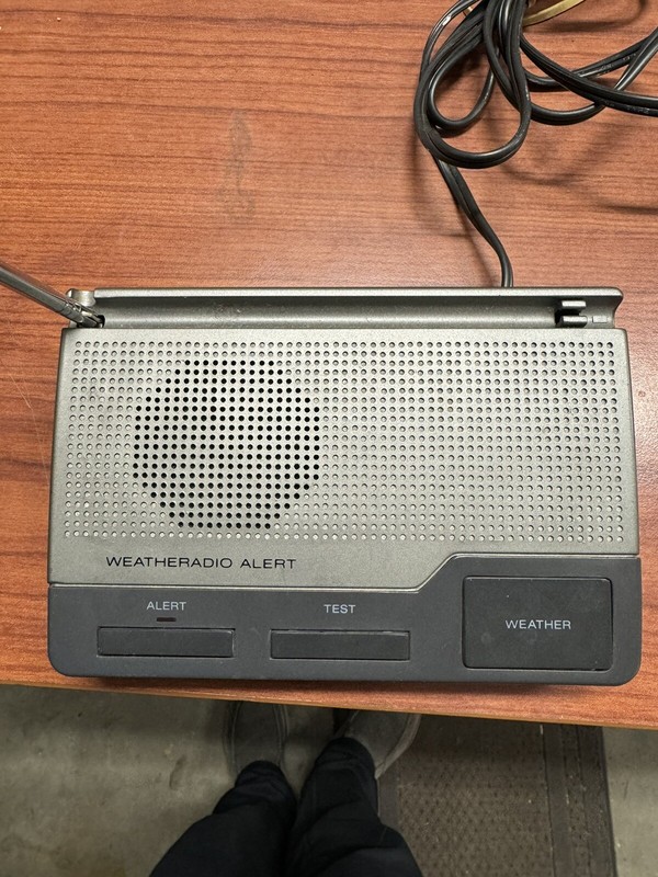 Radio Shack Weather Radio Alert Model 12-240, Tested Works