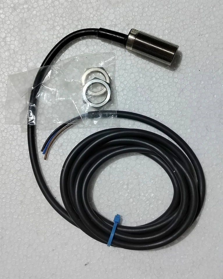 Omron TL-X5E2-E1 Proximity Sensor New - Image 2 of 4