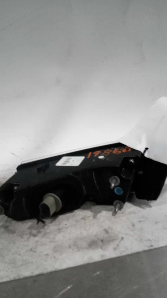 Used Tail Light Assembly fits: 2017 Lincoln Mkz lid mounted Grade B - Image 2 of 4