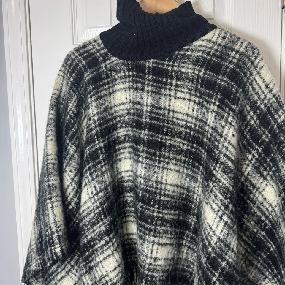 Lauren Ralph Lauren LRL Poncho Womens Plaid Black White Shaw Fringe - Image 2 of 4