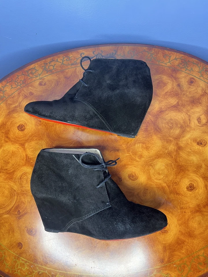 Botas Christian Louboutin COMPACTA camurça preta com cadarço anabela tornozelo 7.5 - Imagem 4 de 4