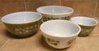Pyrex Spring Blossom Crazy Daisy Set/4 Mixing Bowls, White/Green EUC