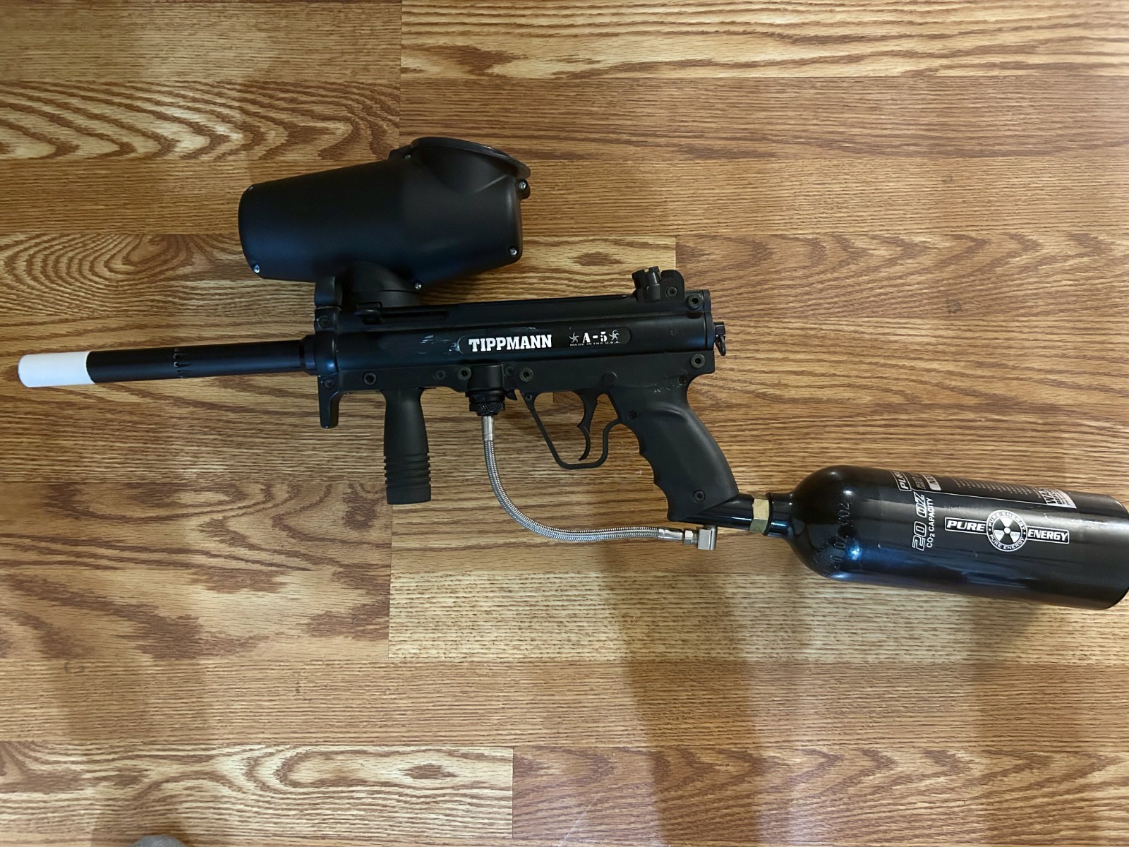 With 20 Oz Co2 Tank And White/pink Barrel Tip
