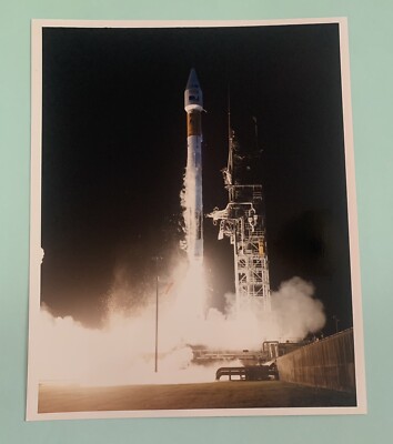 Official US Air Force Space Shuttle Launch - Lockheed Martin Atlas IIA - Galaxy