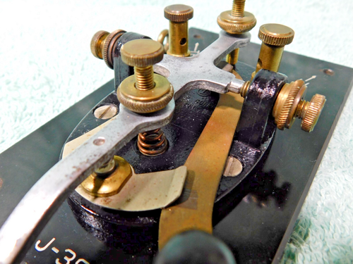 NICE LIONEL WWII STRAIGHT KEY MORSE CODE CW TELEGRAPH RADIO KEY ORIGNAL J38 BASE - Photo 16/20
