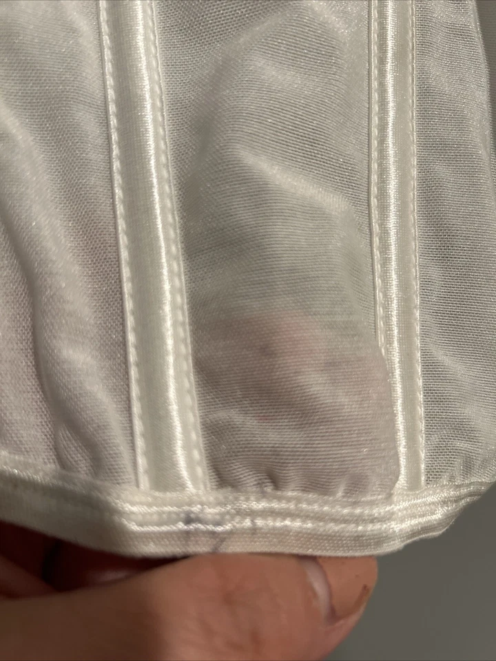 VTG 90’s Frederick’s of hollywood White Corset 36C - Image 3 of 4