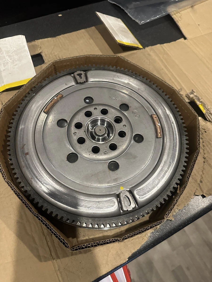 Bmw 120d 2006-12 Flywheel DMF 415040110 LuK 21207549441 