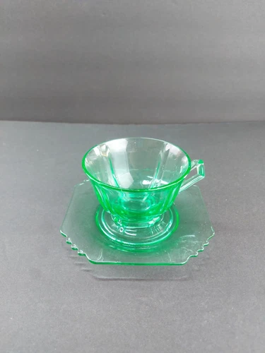 Vintage Green Depression Glass Tea Coffee Cup & Square Saucer 2 pcs READ