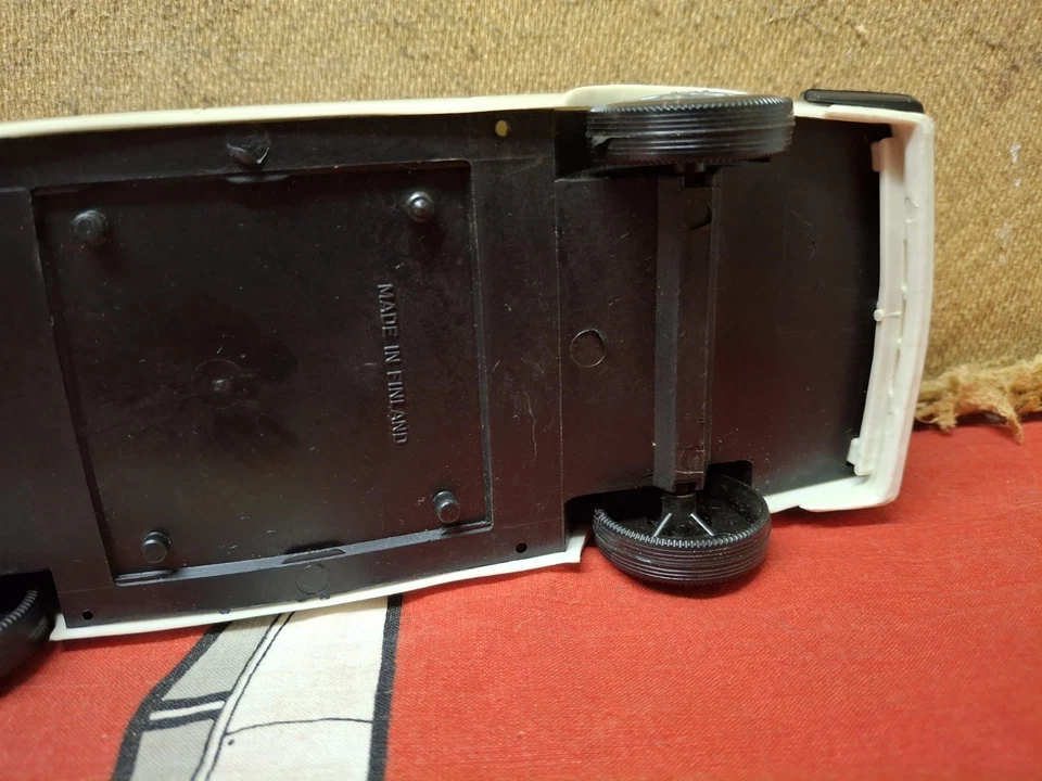 Stahlberg 1/20 Volvo 240 GLT Dealer Promotion Model Made in Finland - Image 4 of 4