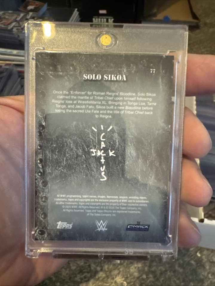 Topps Chrome 2025 WWE Cactus Jack x Solo Sikoa Gold Raywave 13/50 Foto 3 de 3