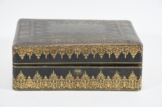 C55B04 Antico portagioie rivestimento in pelle goffrata XIX secolo