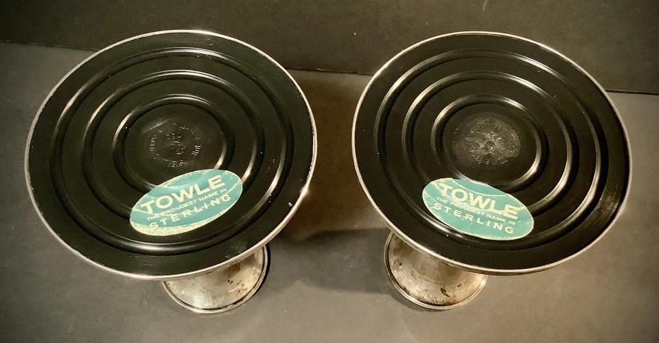 "JUEGO DE 2 - TOWLE candelabros reforzados con peso de plata de ley de 4,3"" de alto" Foto 3 de 4