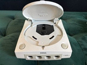 TESTED Sega Dreamcast Console Bundle + 2 Controllers, 2 Blue VMUs, 5 Games