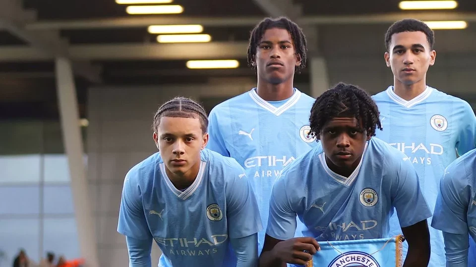 ️🔥2025-26 TOPPS TEAM REIGAN HESKEY /10 AUTO FIRST ROOKIE MANCHESTER CITY🔥 - Photo 4/4