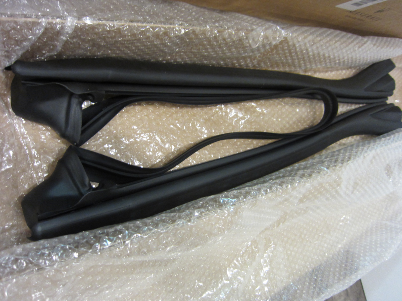 Maserati GranCabrio. Windscreem Upper Gasket.(NEW) Part# 83078100