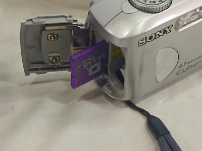 Sony Cybershot DSC-P73 4.1MP Digital Camera w/ 128 Mb Memory Stick
