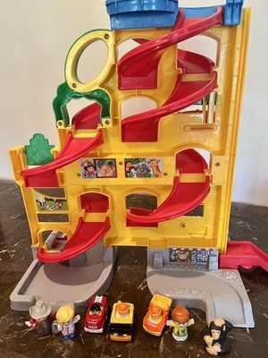 Vintage Fisher-Price  Wheelies Stand 'N Play Rampway Race Track  Works