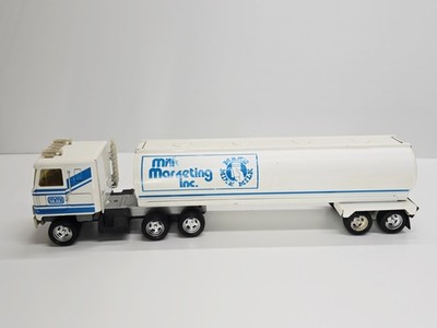 Ertl - Milk Marketing Semi Tractor Tanker Pressed Steel - 18.5'' Long - No Box