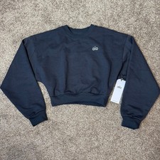 ALO Cropped Accolade Crewneck Size Medium Anthracite / Gray Chrome NWT 128