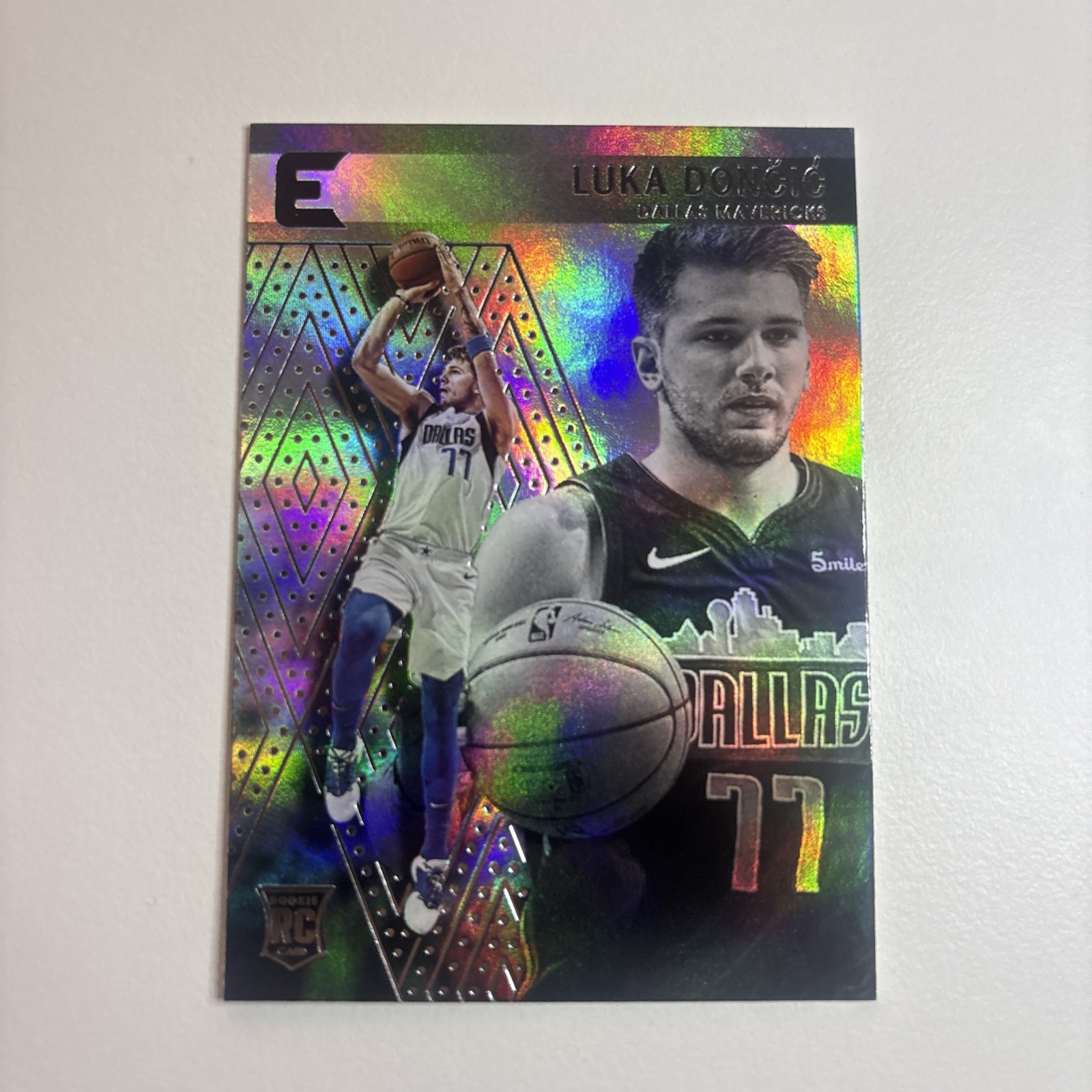 2018-19 Panini Chronicles Essentials LUKA DONCIC #214 Dallas RC Rookie