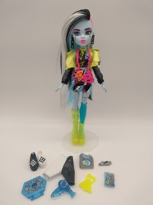 Monster High Skulltimate Secrets Neon Frights Frankie Stein G3 2023 unbespielt