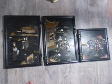 LOT 3 PORTES de MEUBLE asiatique chinoise laquée noire – Décor relief et gravé