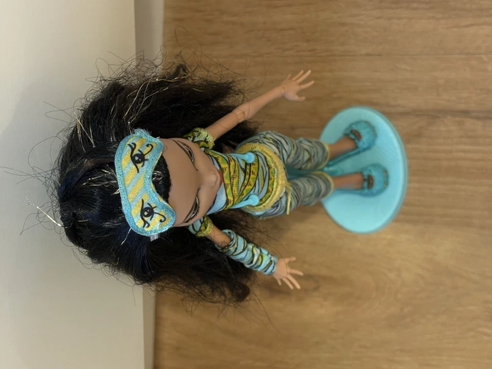 Monster High Cleo De Nile Dead Tired Doll With Pyramid Bag & Stand - Image 3 of 4
