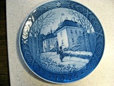 Vintage Royal Copenhagen 1975 The Queen s Christmas Residence Collector s Plate