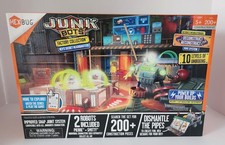 Hexbug Junk Bots-Rev's Secret Headquarters-2 Robots and 200 Pc. Set New in Box