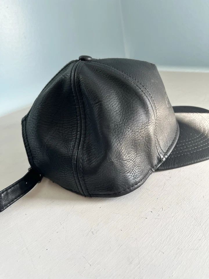 Gorra de diseñador ajustable de cuero negro Crooks & Castles talla única para hombre Foto 3 de 4