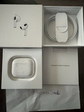 Apple AirPods (3rd Generation) in Original Bo...