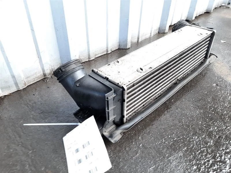 Бензиновый интеркулер 2011 BMW 135i 335i 17517540035 - Изображение 4 из 4