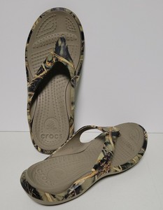 crocs camo flip flops