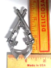 crossed pistols pin vintage collectible old US Military Civil War gun pinback