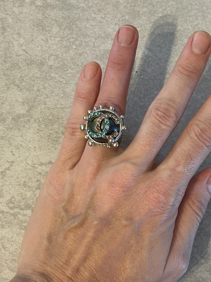 CHANEL 02 Vintage Crystal Pink And Blue CC Embellished Silver Tone Ring - Image 4 of 4